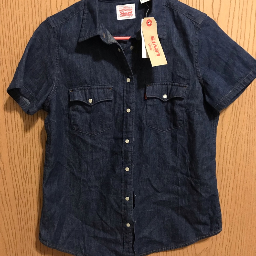 Short Sleeve Levi’s Denim Button Up Top, NWT